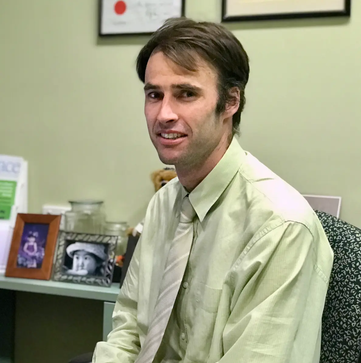 Portrait of Dr Daniel Hewitt